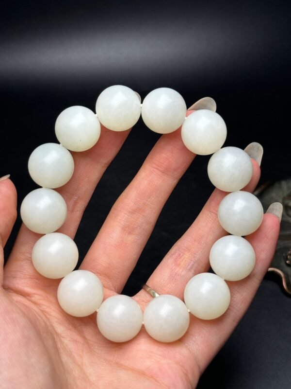 Hetian jade bracelet, each bead is round, round and smooth, full and round - Image 4