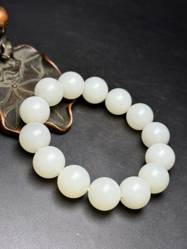 Hetian jade bracelet, each bead is round, round and smooth, full and round - Image 5