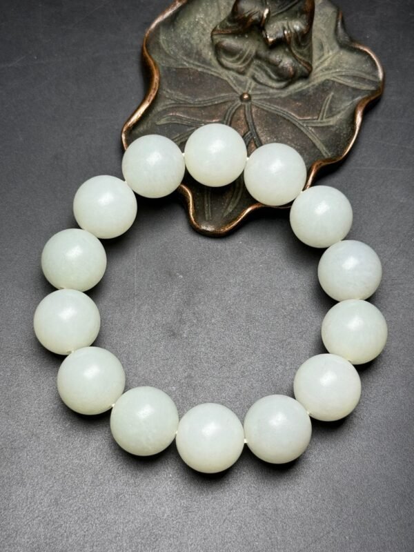 Hetian jade bracelet, each bead is round, round and smooth, full and round - Image 8