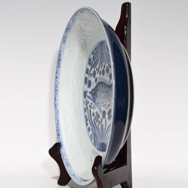 Ming Dynasty sacrificial blue and white fish and algae pattern plate - Image 6