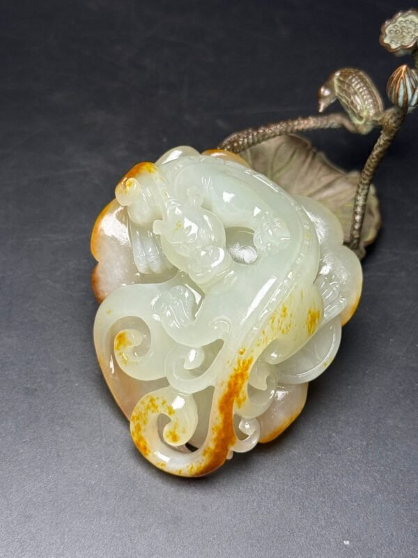 Hetian jade hand-held piece, carved with Chilong, attracting wealth and fortune - Image 3