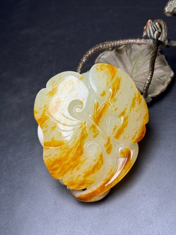 Hetian jade hand-held piece, carved with Chilong, attracting wealth and fortune - Image 4