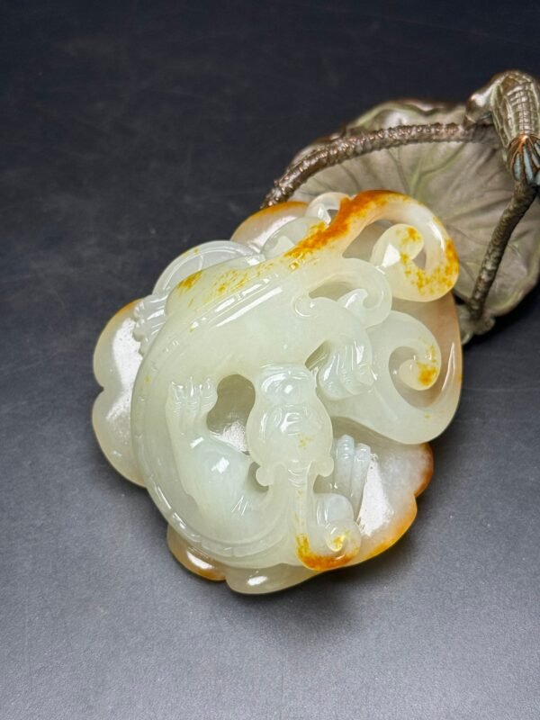 Hetian jade hand-held piece, carved with Chilong, attracting wealth and fortune - Image 8