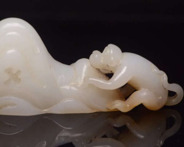 Hetian jade pen holder