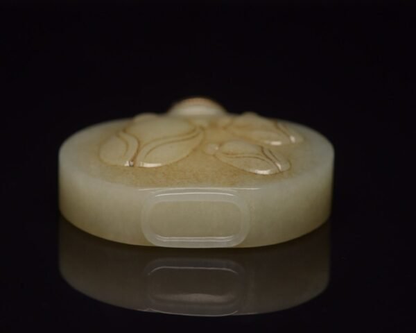 Hetian jade snuff bottle