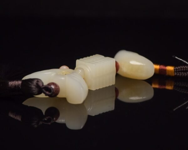 Hetian Jade Cicada Pendant - Image 4