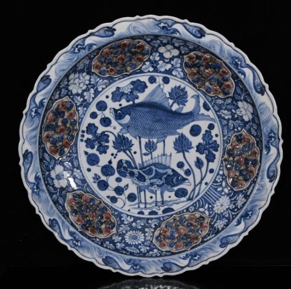 Yuan Dynasty blue and white underglaze red pinch flower fish algae pattern plate