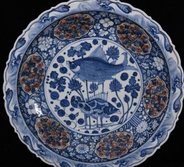 Yuan Dynasty blue and white underglaze red pinch flower fish algae pattern plate - Image 2