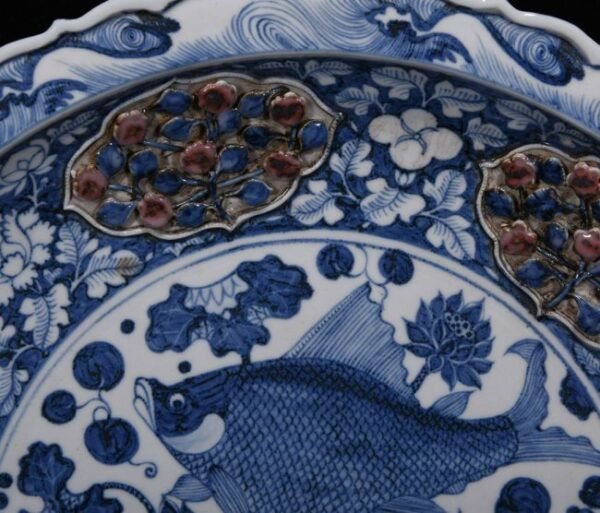 Yuan Dynasty blue and white underglaze red pinch flower fish algae pattern plate - Image 4