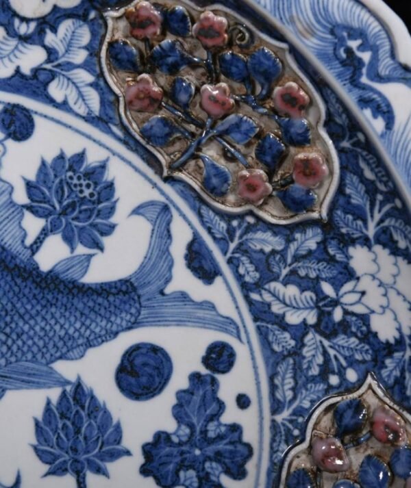 Yuan Dynasty blue and white underglaze red pinch flower fish algae pattern plate - Image 7