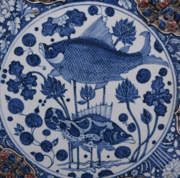 Yuan Dynasty blue and white underglaze red pinch flower fish algae pattern plate - Image 9