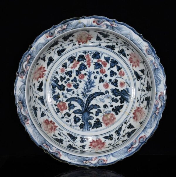 Yuan Dynasty blue and white underglaze red flower pattern plate