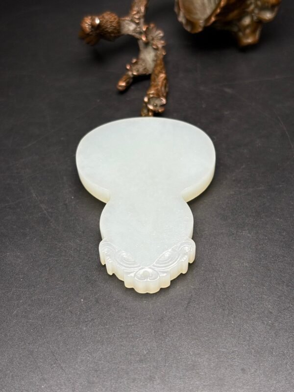 Exquisite Hetian jade gourd peace pendant - Image 5