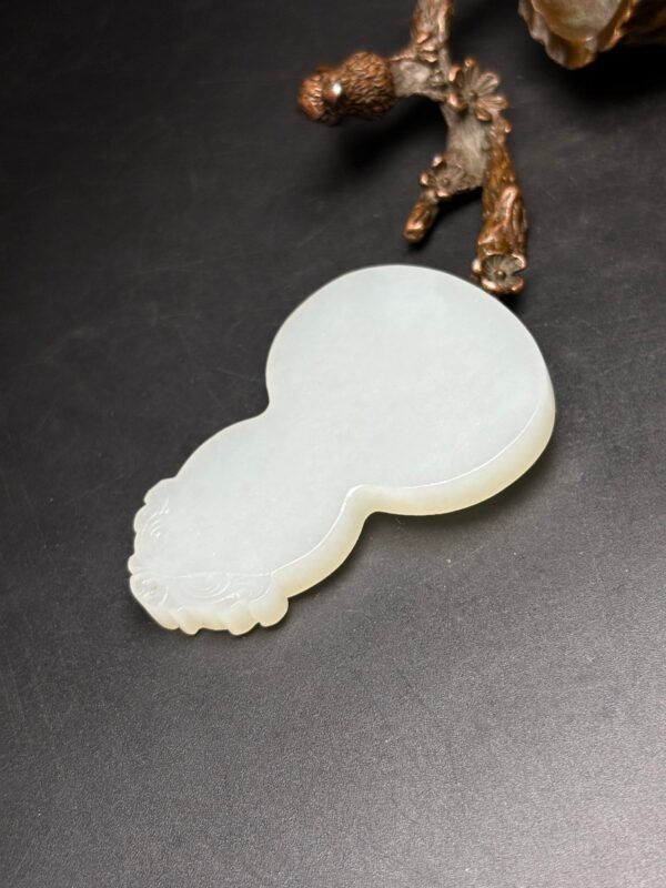 Exquisite Hetian jade gourd peace pendant - Image 6