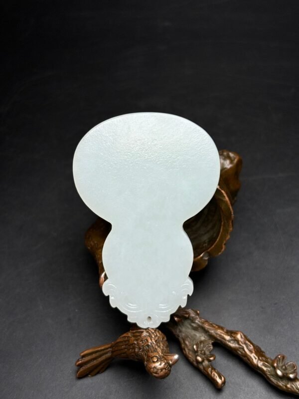 Exquisite Hetian jade gourd peace pendant - Image 8