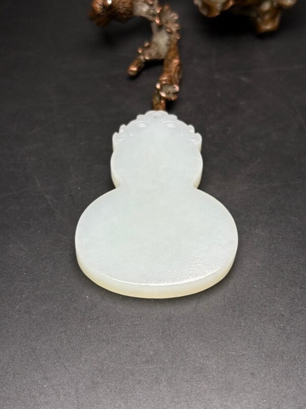 Exquisite Hetian jade gourd peace pendant - Image 9