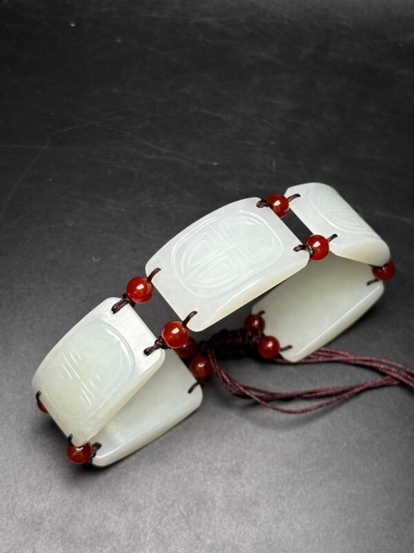 Exquisite Hetian jade bracelet