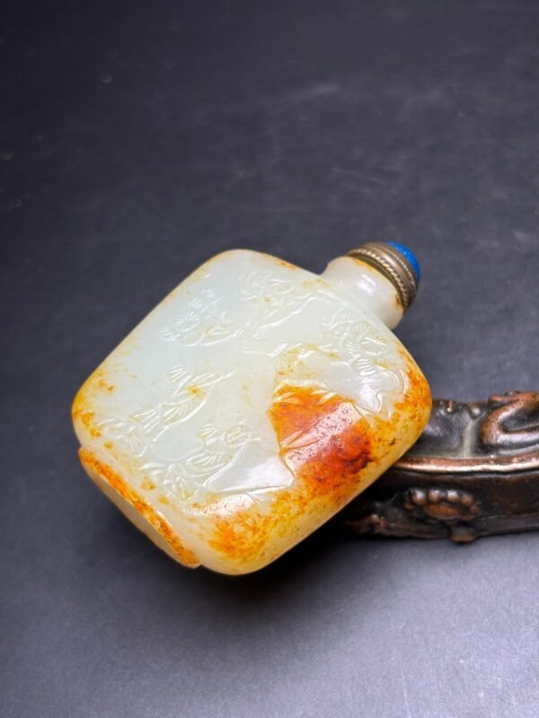 Exquisite Hetian jade snuff bottle - Image 4