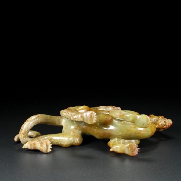 Old collection of Hetian jade beasts. The skin of this collection is thick and natural - Image 4