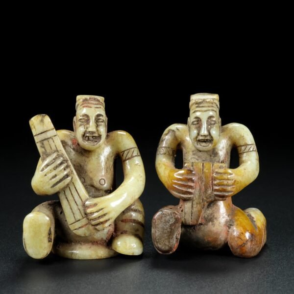 Old Hetian jade figurines. The skin of this collection is thick and natural