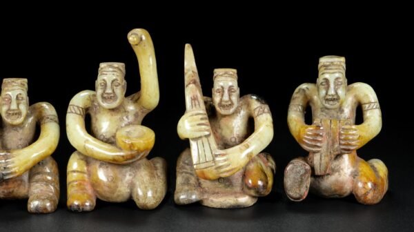 Old Hetian jade figurines. The skin of this collection is thick and natural - Image 3