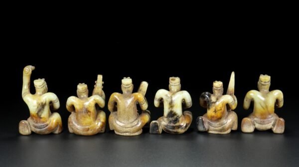 Old Hetian jade figurines. The skin of this collection is thick and natural - Image 4