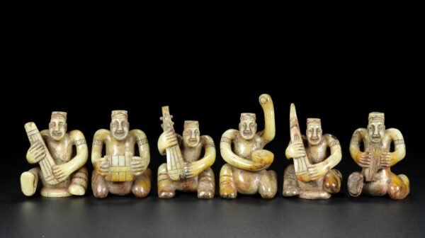 Old Hetian jade figurines. The skin of this collection is thick and natural - Image 5