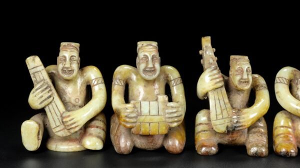 Old Hetian jade figurines. The skin of this collection is thick and natural - Image 6