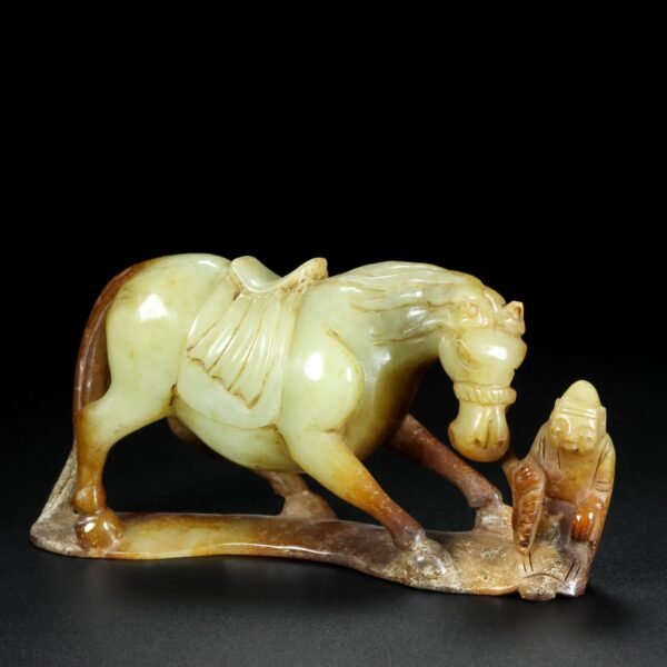 Old Hetian jade horse. The skin of this collection is thick and natural