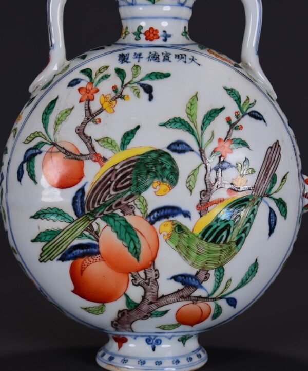 An old Ming Xuande multicolored loquat ribbon bird pattern vase - Image 3