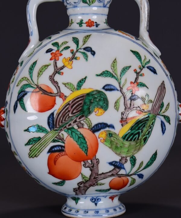 An old Ming Xuande multicolored loquat ribbon bird pattern vase - Image 4