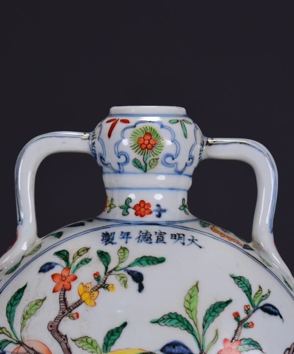 An old Ming Xuande multicolored loquat ribbon bird pattern vase - Image 5