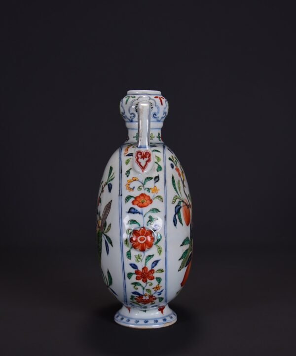 An old Ming Xuande multicolored loquat ribbon bird pattern vase - Image 7