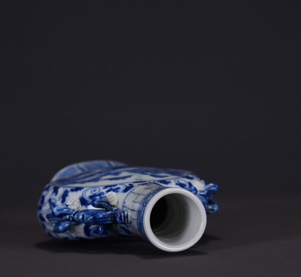 old Qing Kangxi blue and white landscape double-eared flat vase - Image 3