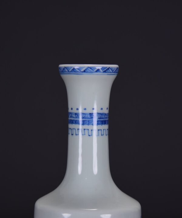 old Qing Kangxi blue and white vase with a pattern of fortune, wealth and longevity - Image 3