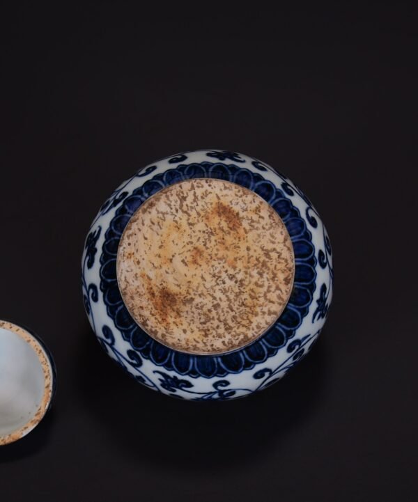 old collection of Ming Xuande blue and white twined branch-supported eight-treasure double-cord jar - Image 10