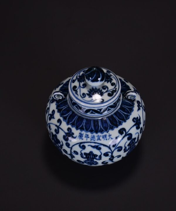 old collection of Ming Xuande blue and white twined branch-supported eight-treasure double-cord jar - Image 4