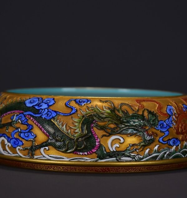 Old collection of Qing Dynasty Qianlong gilt carved sea dragon pattern washbasin - Image 4