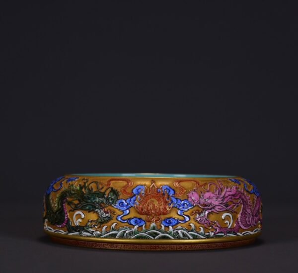 Old collection of Qing Dynasty Qianlong gilt carved sea dragon pattern washbasin