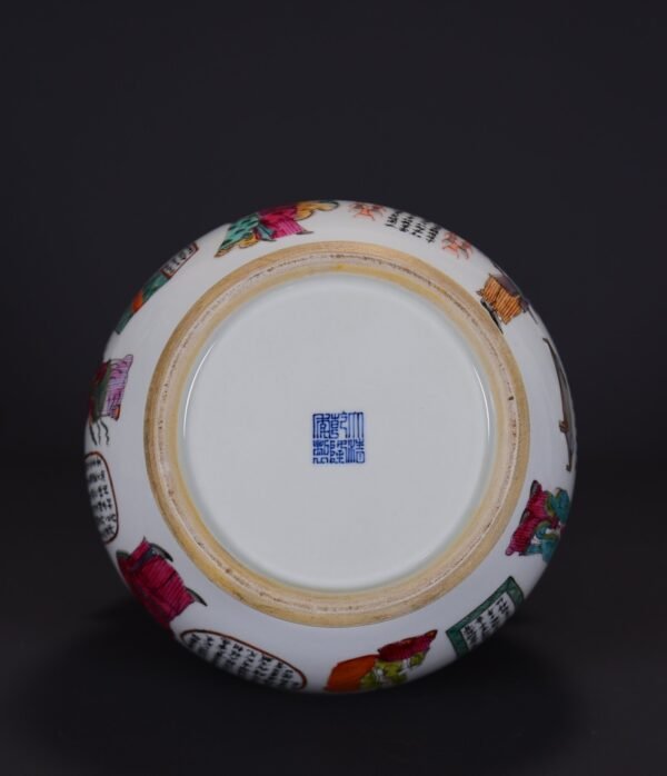 An old collection of Qing Dynasty Qianlong famille rose unparalleled spectrum scroll-ear vase - Image 9