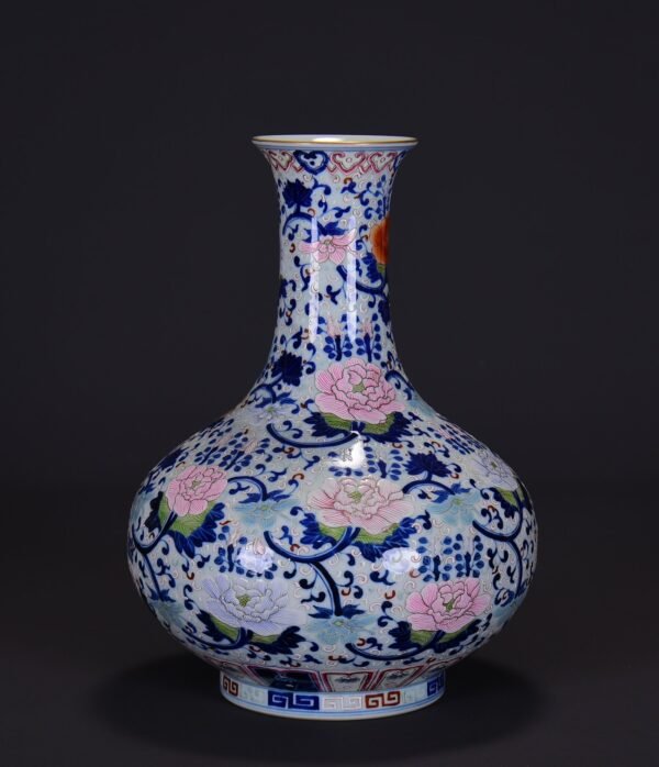 old collection of Qing Qianlong blue and white doucai peony pattern appreciation vase - Image 2
