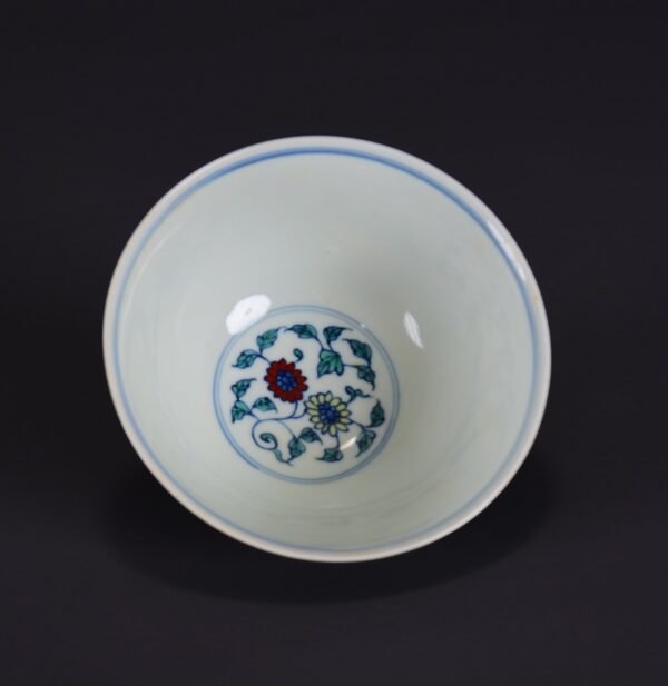 An old collection of Ming Chenghua Doucai bowl with twined flower patterns - Image 3