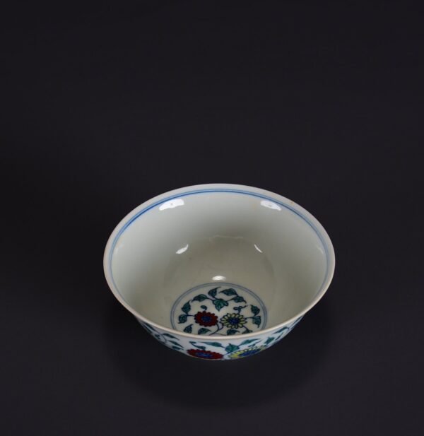 An old collection of Ming Chenghua Doucai bowl with twined flower patterns - Image 4