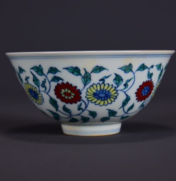An old collection of Ming Chenghua Doucai bowl with twined flower patterns - Image 6