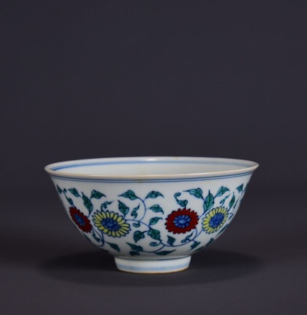 An old collection of Ming Chenghua Doucai bowl with twined flower patterns - Image 7