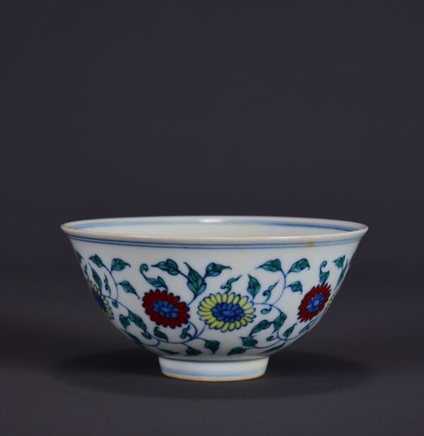 An old collection of Ming Chenghua Doucai bowl with twined flower patterns - Image 8
