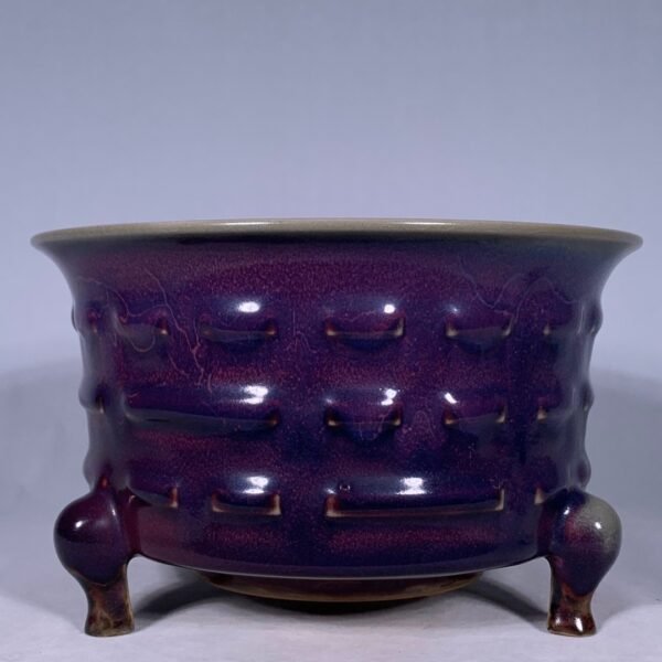 Song Dynasty Jun kiln rose purple glaze Bagua pattern three-legged box - Image 2