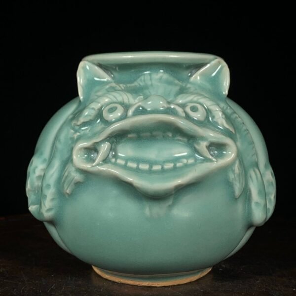 Song Dynasty Longquan kiln powder green glaze animal face jar