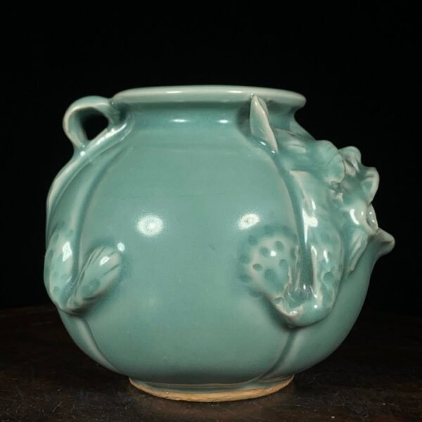 Song Dynasty Longquan kiln powder green glaze animal face jar - Image 2