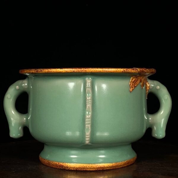 Song Dynasty Longquan Kiln plum green glaze double-eared stove